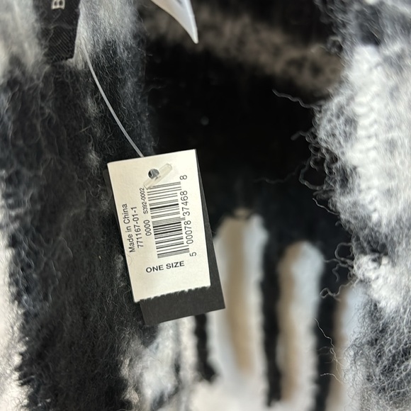 Banana Republic Rectangle Oversized fuzzy Scarf fringe recycled polyester - Picture 3 of 12